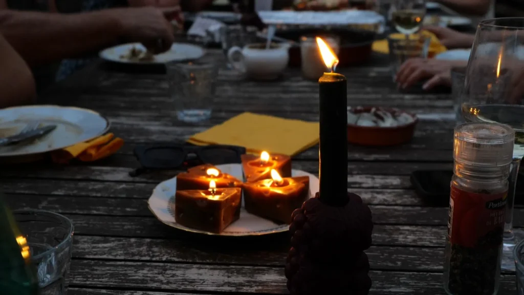 vela perfumada de cera de abeja hecho en lucy´s luz, a mano para decorar tu hogar . tardes de hygge con velas 