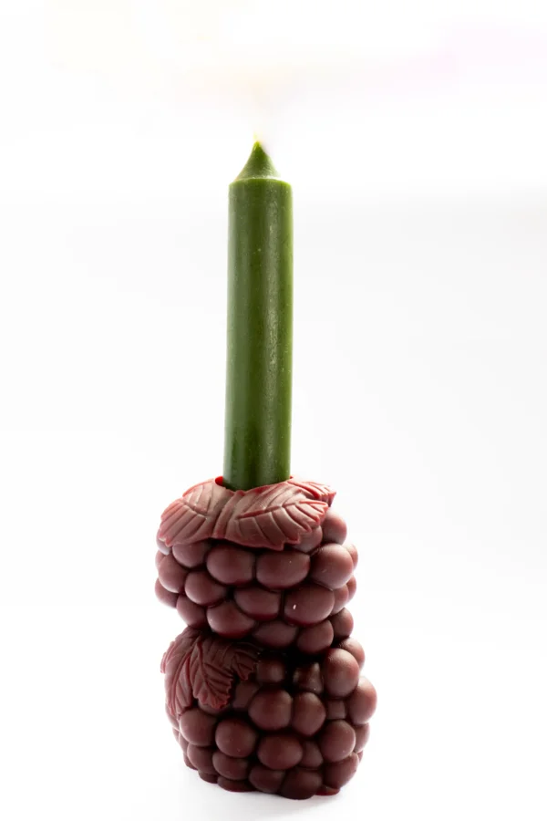 Portavela de Diseño | Diseño de Racimo de Uvas hecho en Lucy´s Luz en cera de abeja natural y sin olores añadidos.