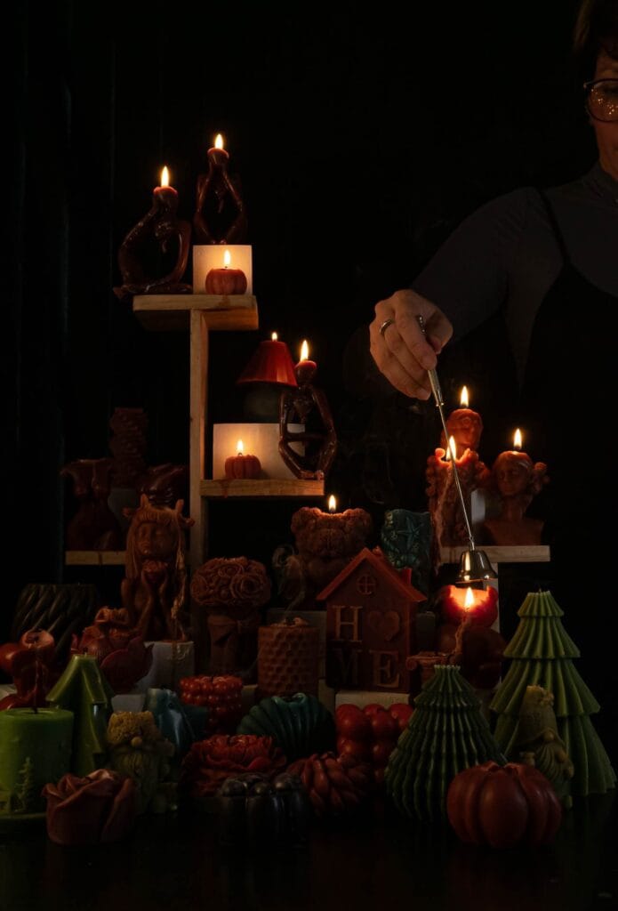 evitar efecto túnel en vela de cera de abeja, utiliza estos sencillos pasos al encenderla y apagarla, así lo hacemos en lucy´s luz