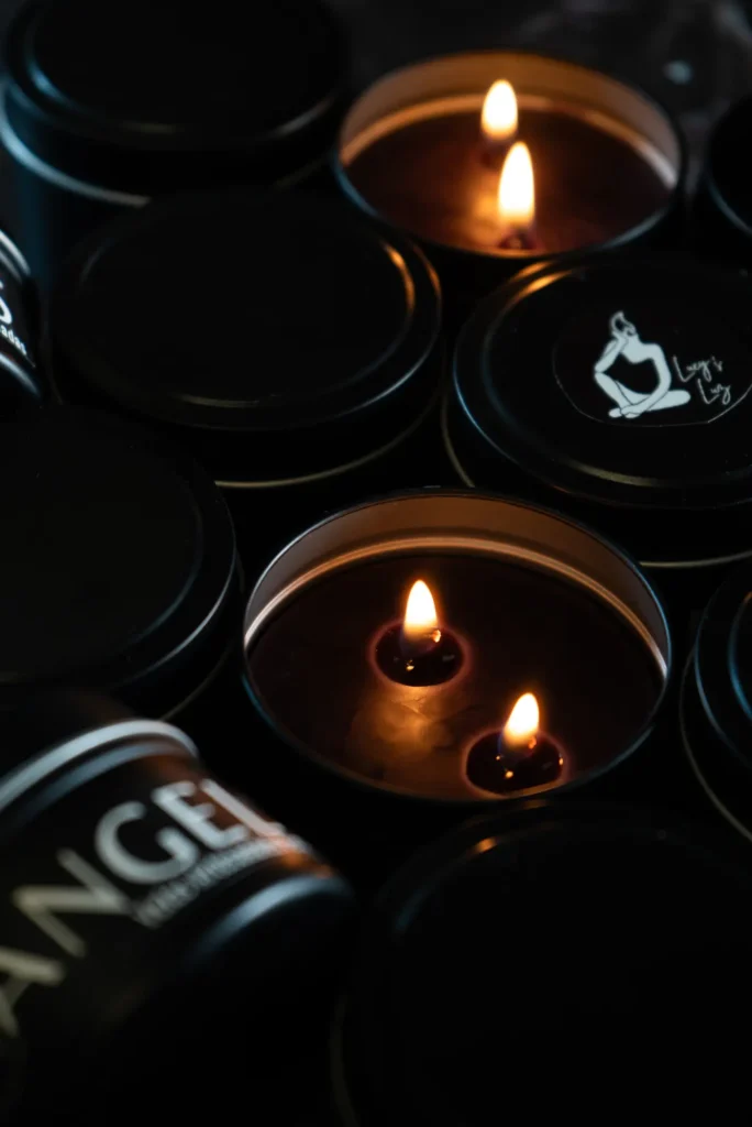 Velas en envaes especiales hechas a mano en Lucy´s Luz, especialmente para acompañar tus momentos mas bonito.