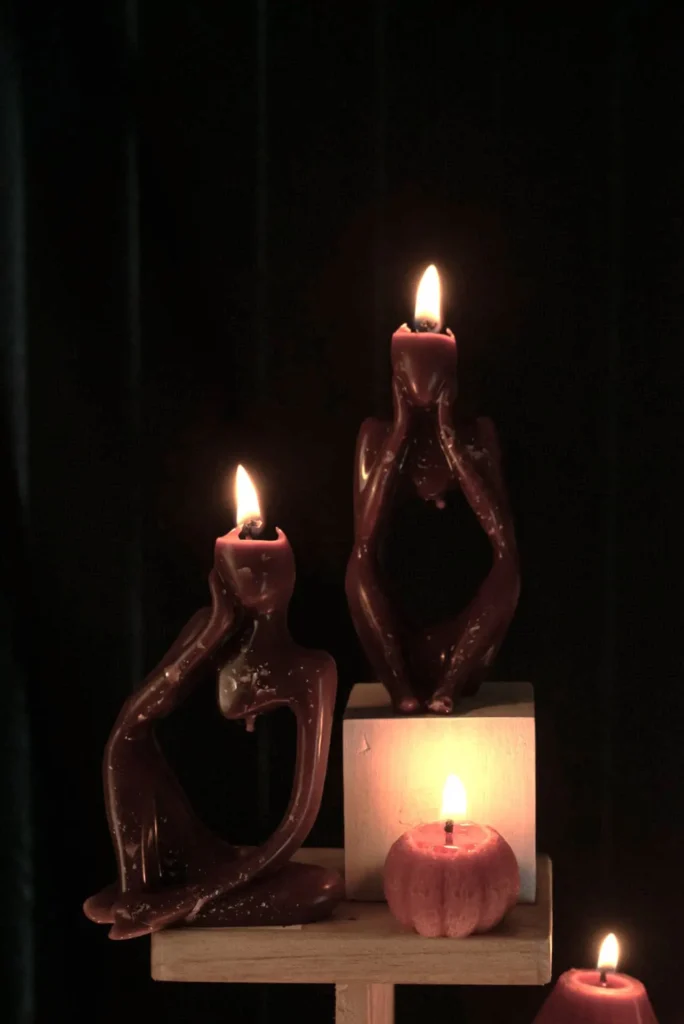Contacta con Lucy y conoce las velas mas bonitas hechas a mano en Lucy´s Luz, especialmente para acompañar tus momentos mas bonito.