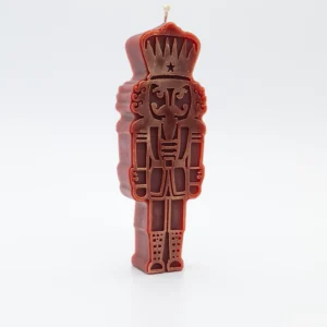 Vela Cascanueces de Navidad. Una detallada vela , perfecta para regalar o revivir la magia. Hecha a mano con cera de abeja pura. burdeos